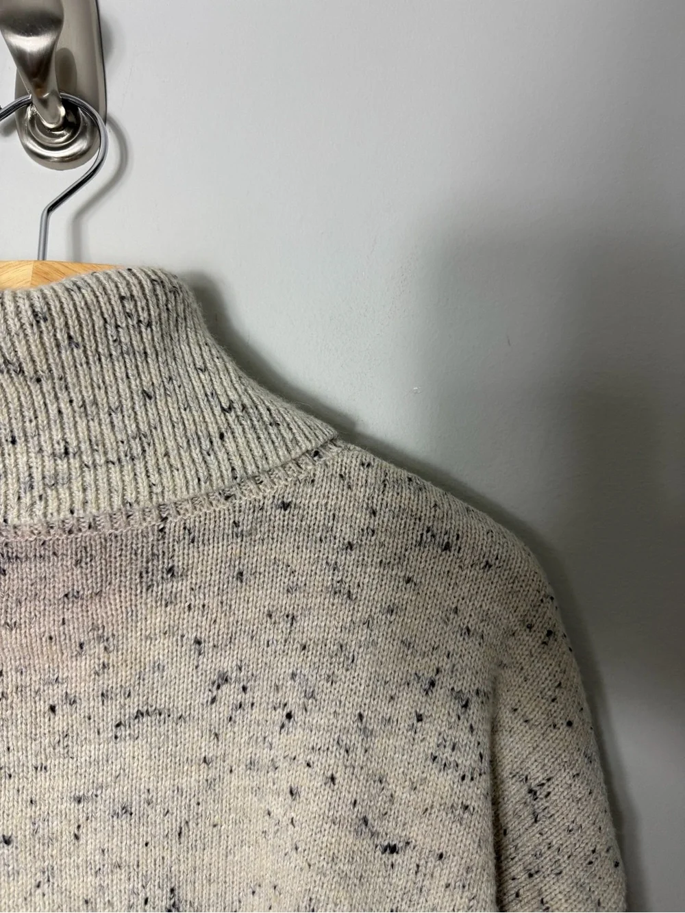 Levitate Seawool Oyster Speckled Turtleneck Sweater – Size Medium -*k